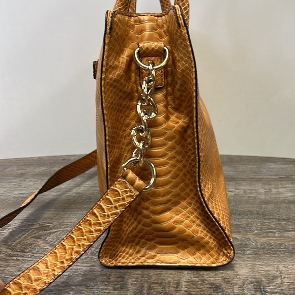 Michael Kors Hamilton Embossed Leather Shoulder Hand Bag - Picture 4 of 13